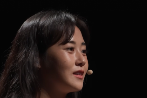 기사로 이동 - “얼굴만 빼고 때려줘”… 머리끄덩이 잡힌 女배우 ‘눈물’