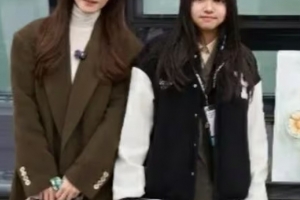 기사로 이동 - “인형 미모 그대로 컸네”… 최연소 작가 데뷔한 ‘이 딸’