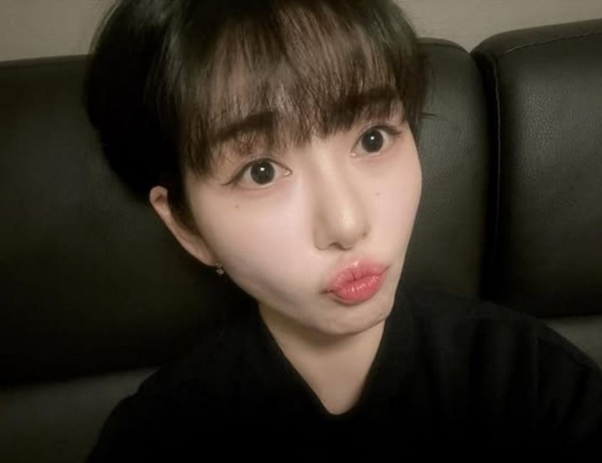 thumbnail - 새벽에 올라온 검은 사진 한 장… 팬들 가슴 철렁하게 만든 ‘그녀’의 근황