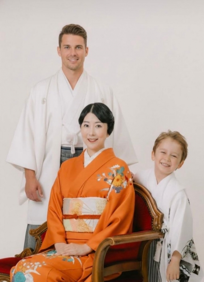 thumbnail - 다정한 눈빛으로 바라봐… 사유리가 공개한 ‘가상 남편’ 모습 화제