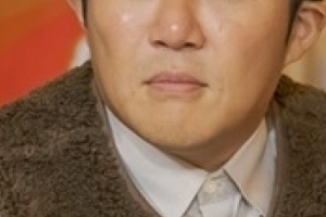 기사로 이동 - 얼굴이 반쪽 됐네… ‘그 논란’ 겪더니 확 달라진 방송인의 모습