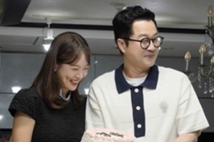 기사로 이동 - 장모님 될 분께 명품 목걸이를… 16세 연하와 열애 중인 ‘이 남자’