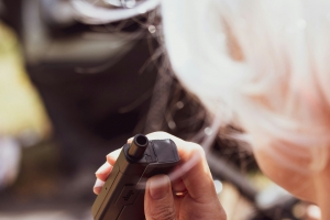 기사로 이동 - 의사들이 말하는 새치 늦추는 방법...염색보다 먼저 ‘이것’부터 채우세요