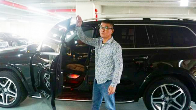 thumbnail - 묵묵히 옆을 지켰다… 논란 속 김건모 복귀 알린 ‘회장님 SUV’