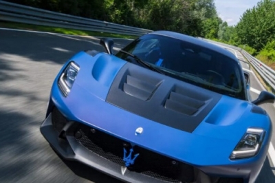 thumbnail - 2.8초 만에 심장이 멎을 듯… 올해 도로에 풀리는 ‘이탈리아 명품’