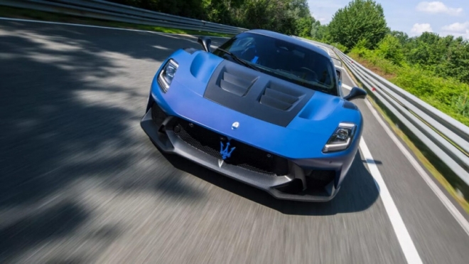 thumbnail - 2.8초 만에 심장이 멎을 듯… 올해 도로에 풀리는 ‘이탈리아 명품’