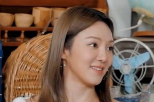 기사로 이동 - “내가 못 배워서 그랬다”… 국민 걸그룹 멤버, 결국 사과한 ‘그 사건’