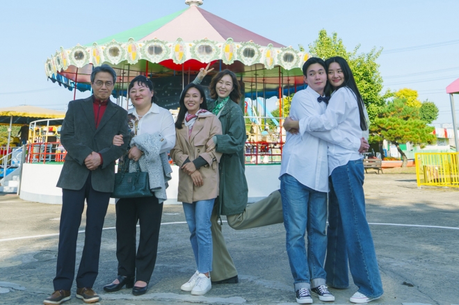 thumbnail - 극장선 외면당했는데… 봉준호 감독이 세 번 본 ‘그 영화’, 지금 난리