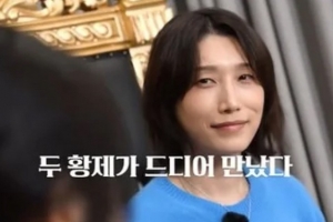 기사로 이동 - 상상도 못 한 그림인데… 대한민국 뒤집어 놓은 ‘두 여제’의 만남 성사