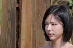 기사로 이동 - 지드래곤과 축구보던 그녀가… 공백기 못참고 ‘이곳’ 깜짝 등장