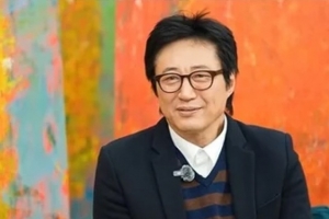 기사로 이동 - 수술만 4번, 걷지도 못했다… 돌연 화가로 나타난 ‘국민 배우’의 사연