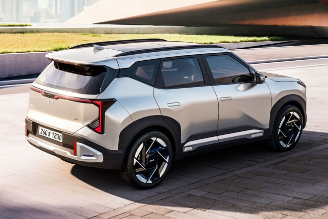 thumbnail - 기름값 아끼려다 차값에 기절… 4천만원 넘보는 ‘국민 SUV’ 나왔다