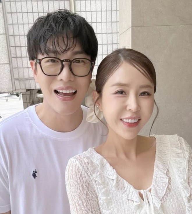 thumbnail - 꽁꽁 언 마음 녹이더니… 7세 연하남과 5월 결혼하는 ‘그녀’