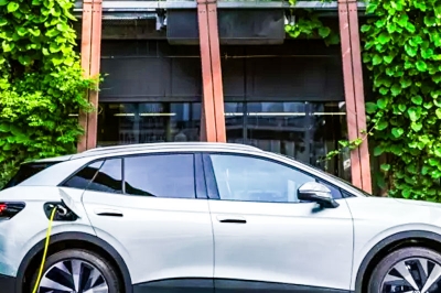 thumbnail - “테슬라보다 돈 더 준다고?”… 1천만원 싸게 사는 ‘독일산 전기 SUV’