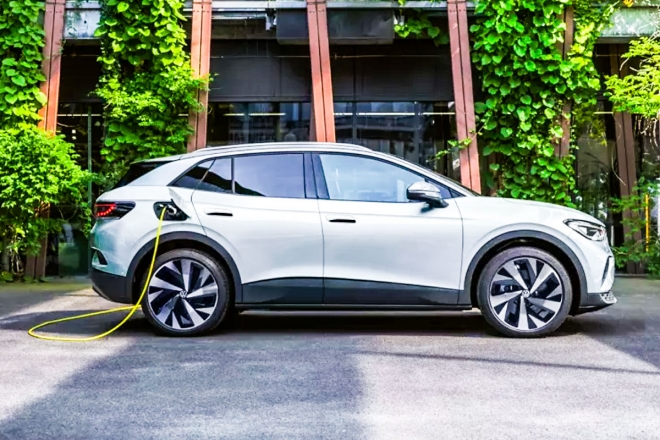 thumbnail - “테슬라보다 돈 더 준다고?”… 1천만원 싸게 사는 ‘독일산 전기 SUV’