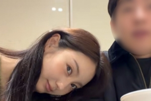 기사로 이동 - 전 국민이 따라 불렀는데… 카페 사장님 된 ‘그 꼬마’ 깜짝 결혼 발표