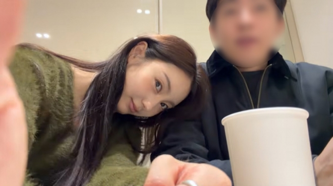 thumbnail - 전 국민이 따라 불렀는데… 카페 사장님 된 ‘그 꼬마’ 깜짝 결혼 발표