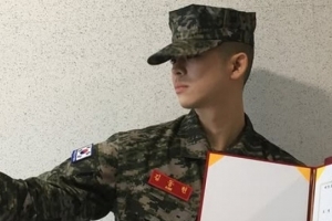 기사로 이동 - 모두가 잊고 있던 ‘국민 아들’… ‘빨간 명찰’ 달고 진짜 남자 돼 돌아온다