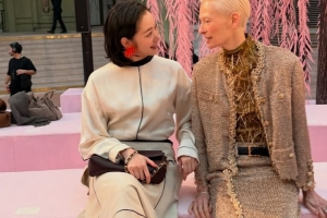 기사로 이동 - 눈빛만으로 영화 한 편 뚝딱… 파리 홀린 두 ‘톱배우’