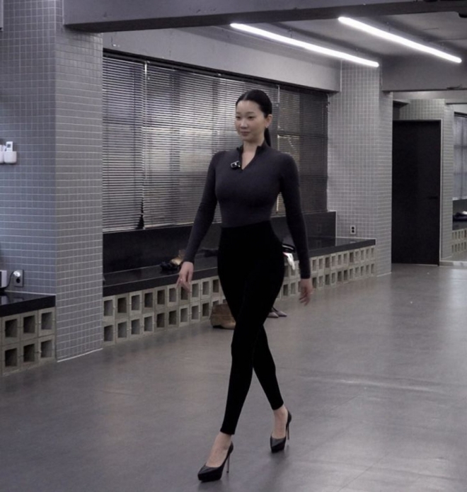 thumbnail - “보고도 안 믿겨”… 45세 장윤주, 밀착 의상 속 ‘충격 실물’