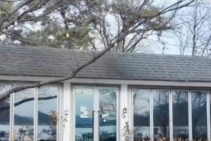 기사로 이동 - “아내한테 구박받고 샀는데”… 800평 대저택, 지금은 ‘이것’ 때문에 북적