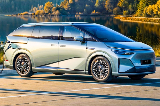 thumbnail - 카니발 오너 ‘어쩌나’… 한번 충전에 750km 가는 ‘괴물 미니밴’ 등장