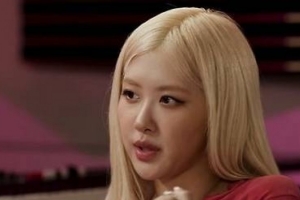 기사로 이동 - “눈물까지 흘리며 털어놨다”… 6개월간 ‘할머니’로 살았던 그녀의 비밀