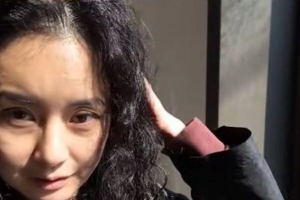 기사로 이동 - 재벌가와 이혼하더니 깜짝… 딸과 단둘이 떠난 ‘그녀’의 놀라운 근황