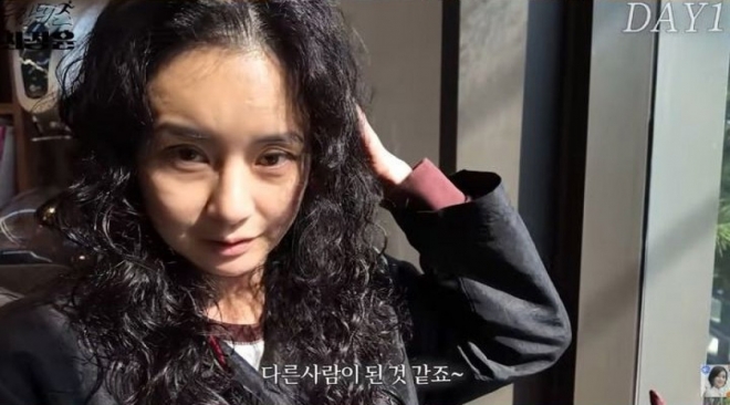 thumbnail - 재벌가와 이혼하더니 깜짝… 딸과 단둘이 떠난 ‘그녀’의 놀라운 근황