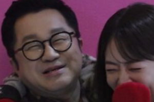 기사로 이동 - “인천 허스키가 녹아내렸다”… 55세에 만난 ‘16세 연하 그녀’ 정체