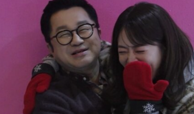 thumbnail - “인천 허스키가 녹아내렸다”… 55세에 만난 ‘16세 연하 그녀’ 정체