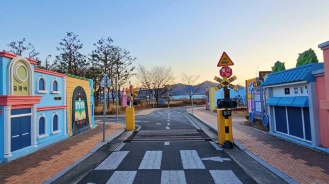 thumbnail - 차가운 바람 가르며 쌩쌩… 돈 한 푼 안 드는 ‘이색 테마파크’ 여기
