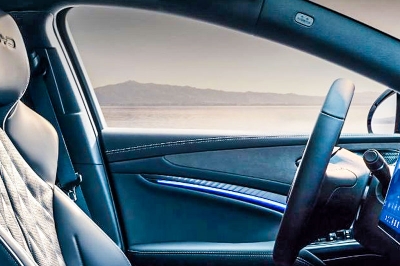 thumbnail - “테슬라 타다 넘어오겠네”… 3천만원대 ‘가성비 끝판왕’ 전기 세단 등장