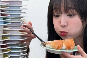 기사로 이동 - 팬들 지갑 노렸다… 1300만 먹방 유튜버 뒤통수 친 ‘이 수법’