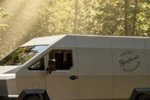 기사로 이동 - 사이버트럭인 줄 알았네… 러시아가 공개한 ‘괴물 미니밴’의 정체