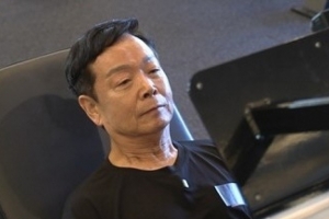 기사로 이동 - 220kg도 거뜬했다… 73세 나이 믿기지 않는 ‘이 사람’의 반전 근황