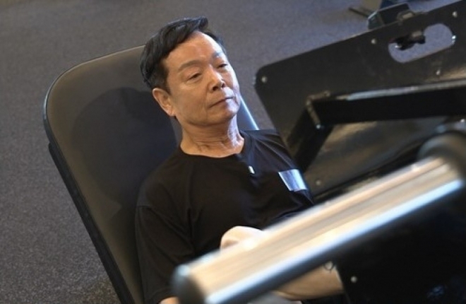 thumbnail - 220kg도 거뜬했다… 73세 나이 믿기지 않는 ‘이 사람’의 반전 근황