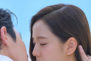 기사로 이동 - 벌써부터 심장 떨려… 3월 넷플릭스 뒤집을 지수의 ‘가상 연애’