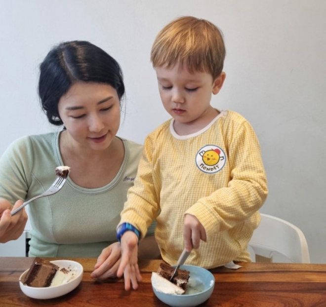 thumbnail - “숙제 내지 말라더니”… 10일만에 퇴학당한 사유리 아들, 결국 ‘이곳’으로