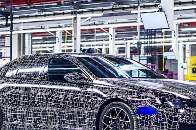 thumbnail - “테슬라 괜히 샀다”… 오너들 잠 못 이루게 할 BMW ‘괴물 전기차’ 정체