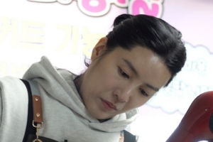 기사로 이동 - 명절에 아들 온 줄 알았네… 시골 미용사로 변신한 ‘아시아 프린스’