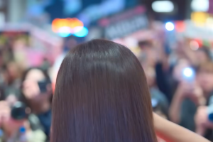 기사로 이동 - 이 조합은 반칙 수준… 넷플릭스가 공개한 ‘두 남녀’의 역대급 케미