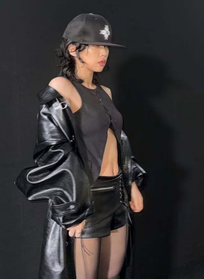 thumbnail - 이 몸매가 중학생 엄마라니… 아이키, 모두를 놀라게 한 탄탄 복근