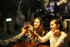 기사로 이동 - 미세먼지 ‘나쁨’ 뜨면 여기로…‘지하 동굴 레스토랑’ 이색 실내 여행지