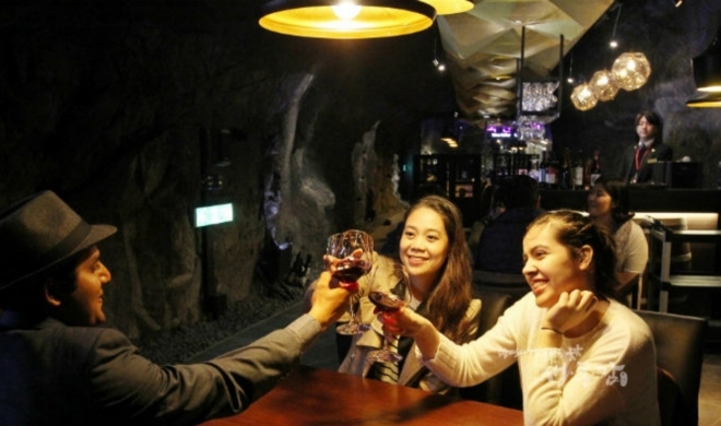 thumbnail - 미세먼지 ‘나쁨’ 뜨면 여기로…‘지하 동굴 레스토랑’ 이색 실내 여행지