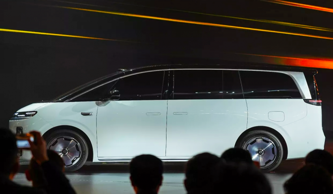 thumbnail - 카니발 계약 잠시만요… 항공기 일등석 수준의 무중력 시트 장착한 ‘역대급 미니밴’