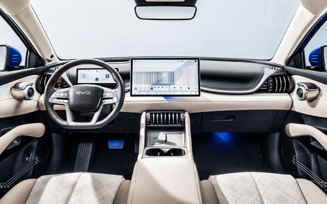 thumbnail - 현대기아 긴장해라… 510km 주행하는 역대급 수입 전기차