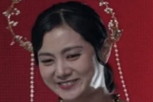 기사로 이동 - 활동 중단이라더니… 논란 속 복귀한 그녀의 섬뜩한 한마디