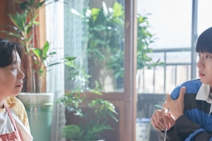 기사로 이동 - “엄마, 미안해 전화하게 돼”… 관객들 오열시킨 최우식의 ‘그 영화’