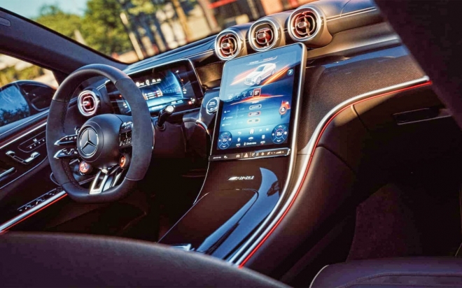 thumbnail - 가슴 뛰는 6기통의 귀환… 벤츠가 내놓은 고성능 신형 SUV